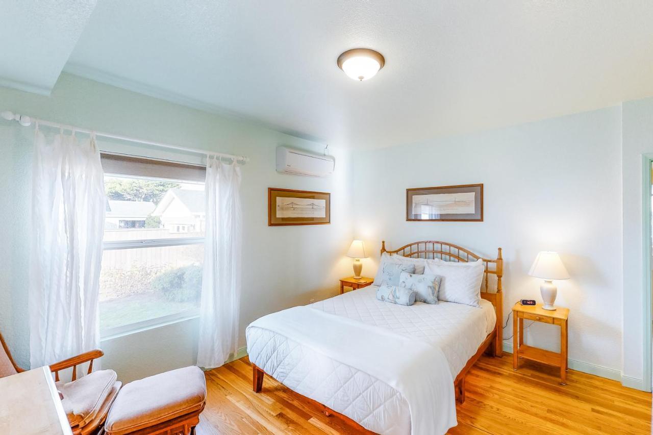 Cottage At Nye Beach ニューポート エクステリア 写真